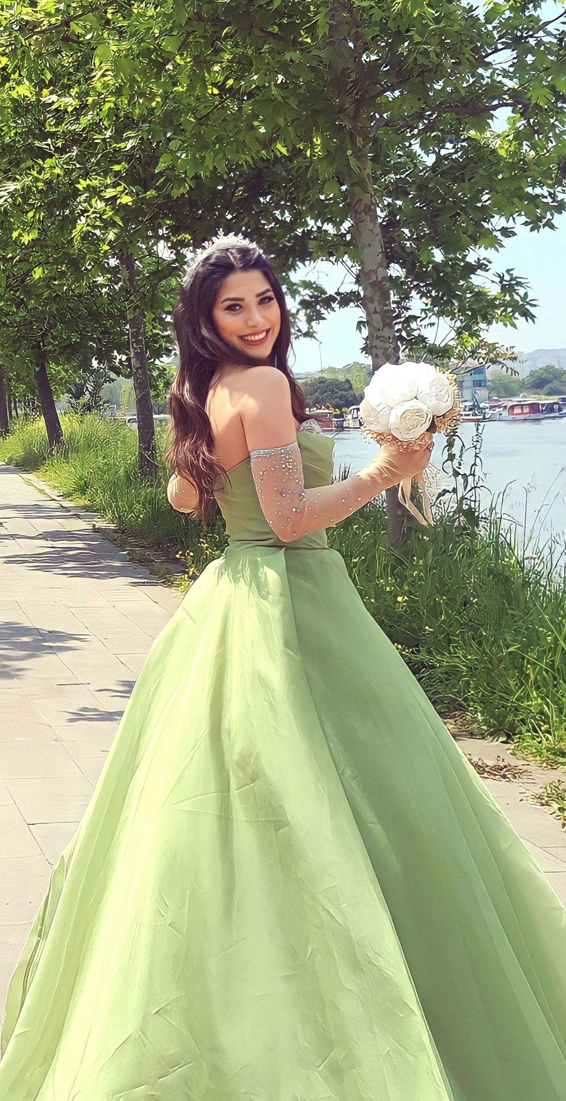 Nisan elbisesi
